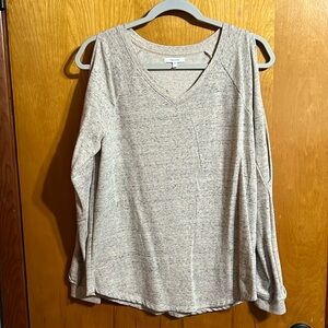 Lightweight sweatshirt with cold shoulder and cutout sleeves